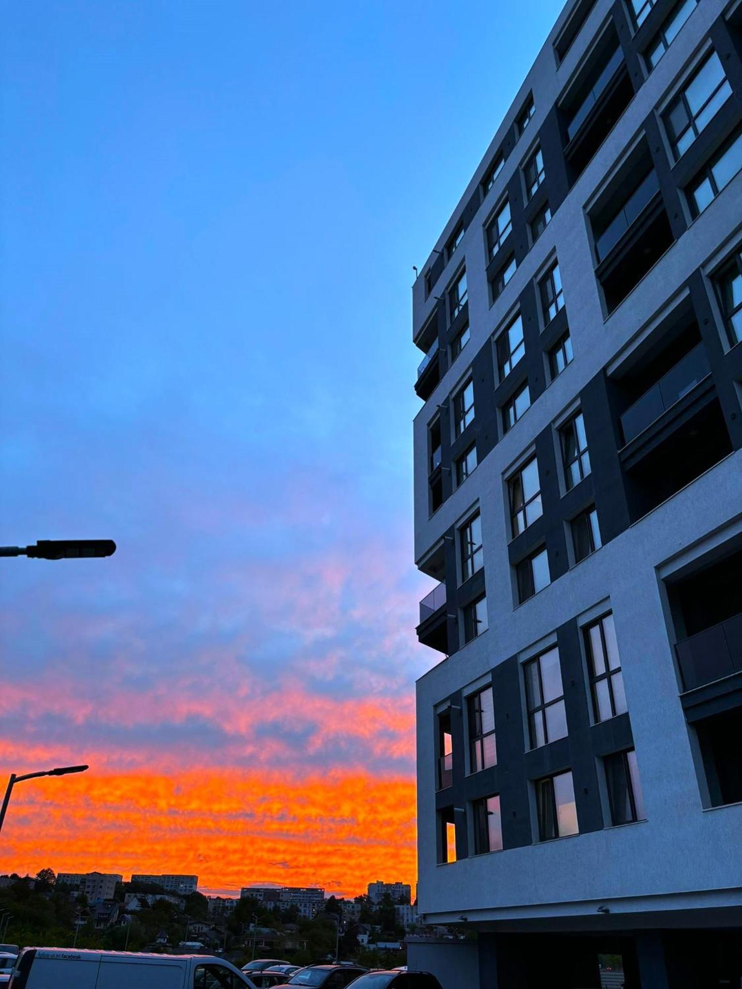 Sky View - Free Parking Apartman Jászvásár Kültér fotó