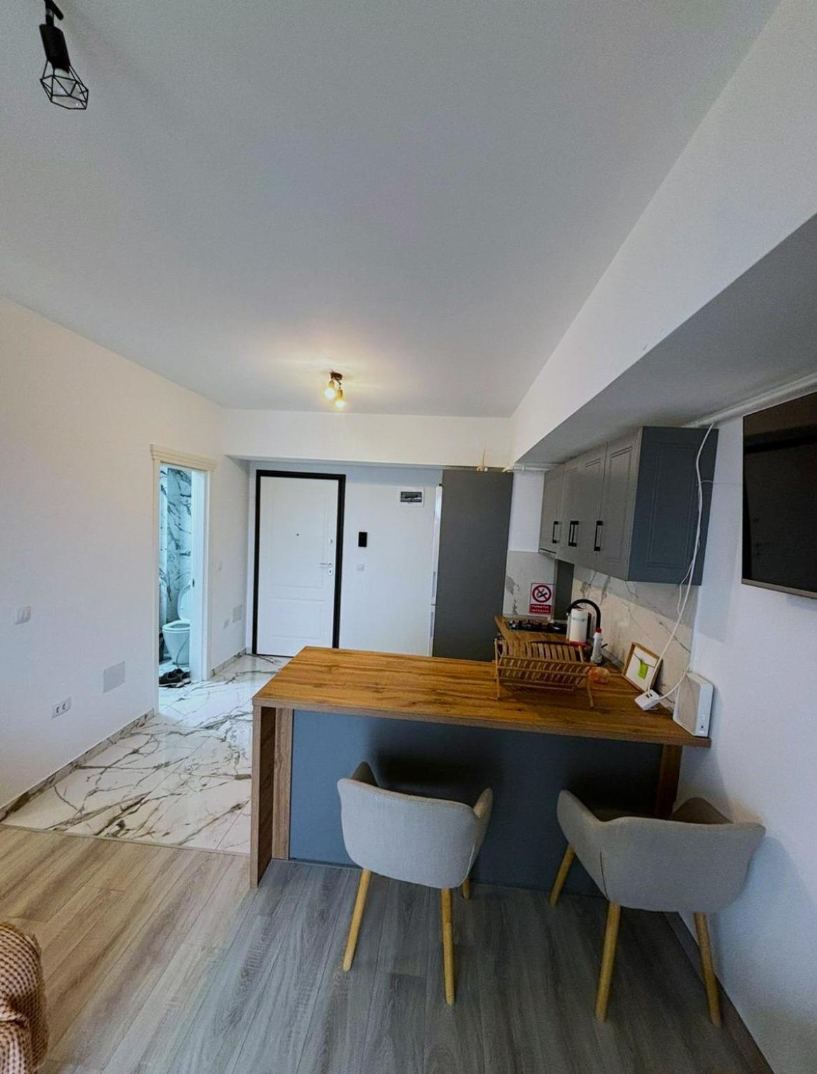 Sky View - Free Parking Apartman Jászvásár Kültér fotó