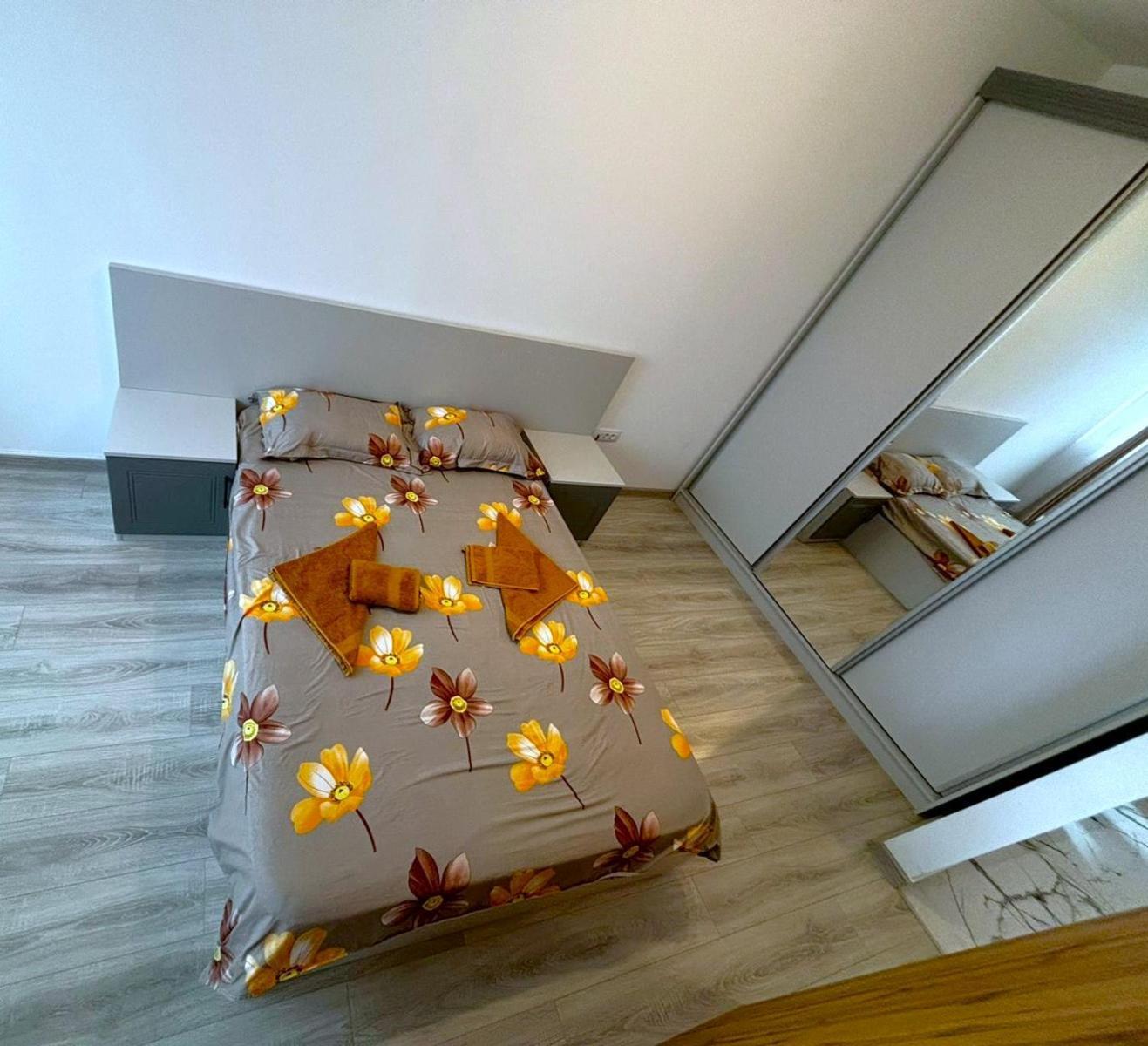 Sky View - Free Parking Apartman Jászvásár Kültér fotó
