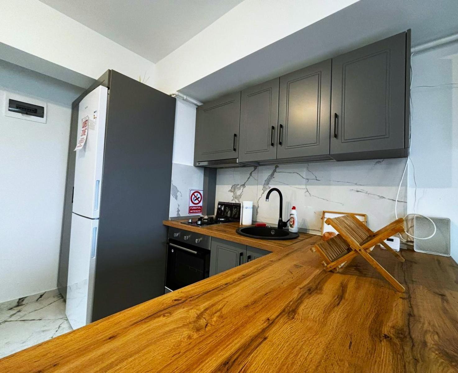 Sky View - Free Parking Apartman Jászvásár Kültér fotó