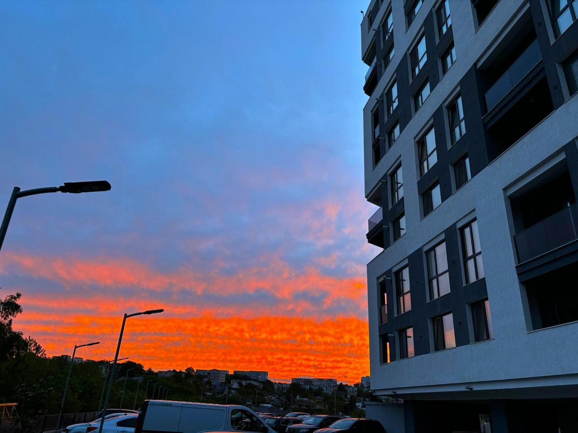 Sky View - Free Parking Apartman Jászvásár Kültér fotó