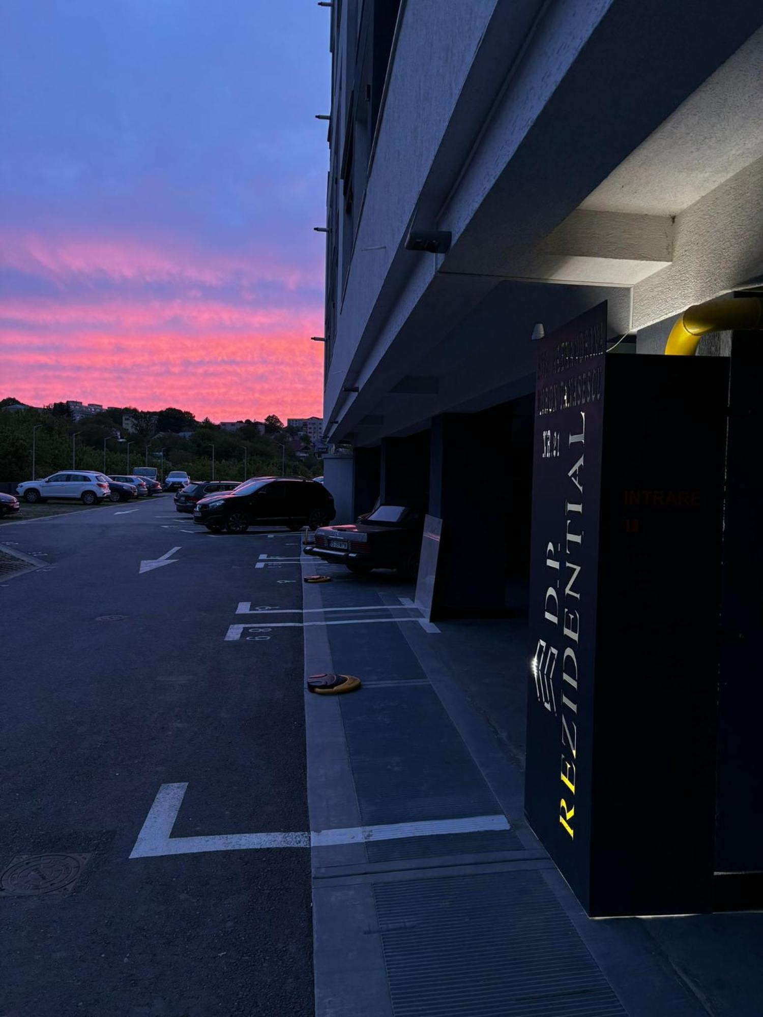 Sky View - Free Parking Apartman Jászvásár Kültér fotó