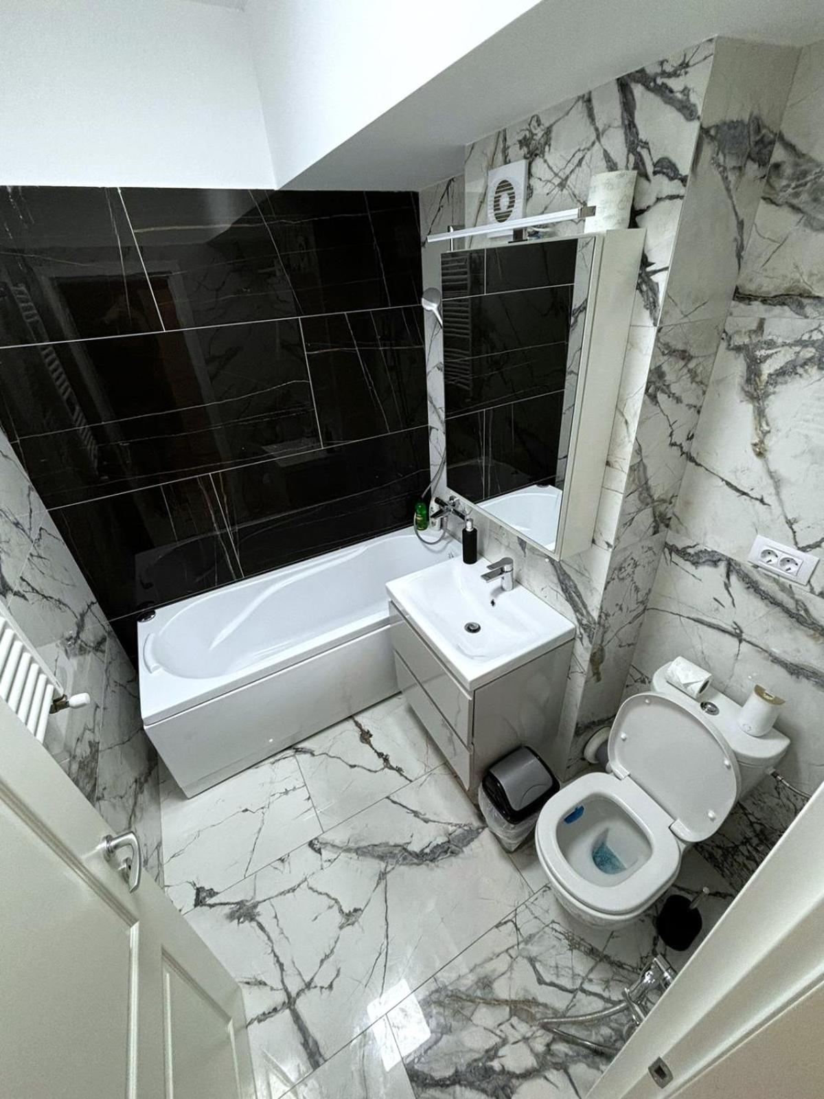 Sky View - Free Parking Apartman Jászvásár Kültér fotó