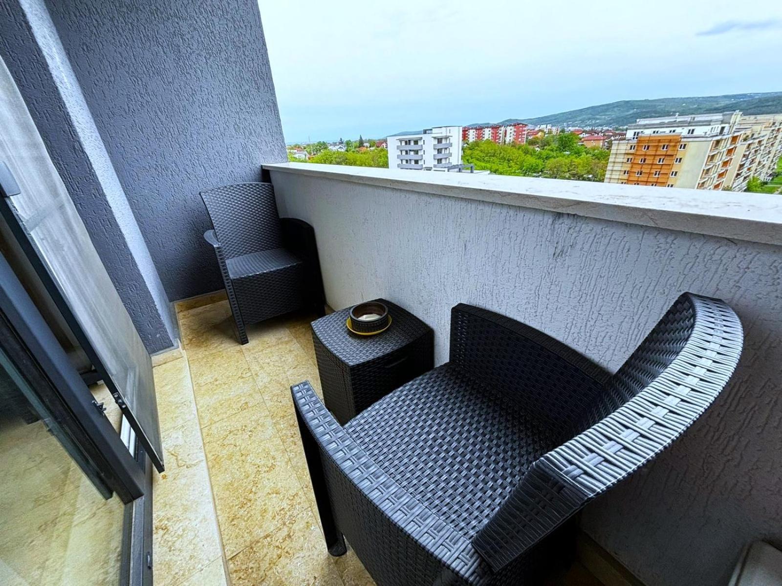 Sky View - Free Parking Apartman Jászvásár Kültér fotó