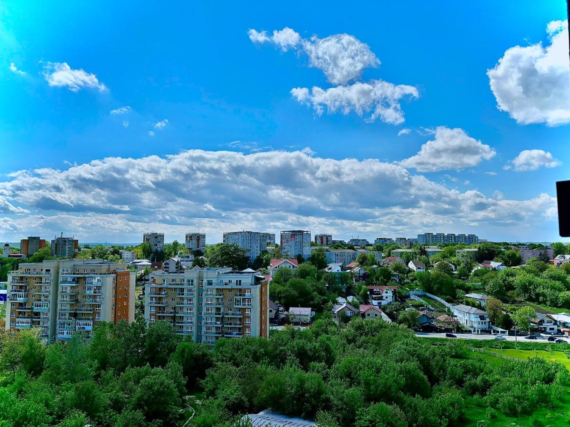 Sky View - Free Parking Apartman Jászvásár Kültér fotó