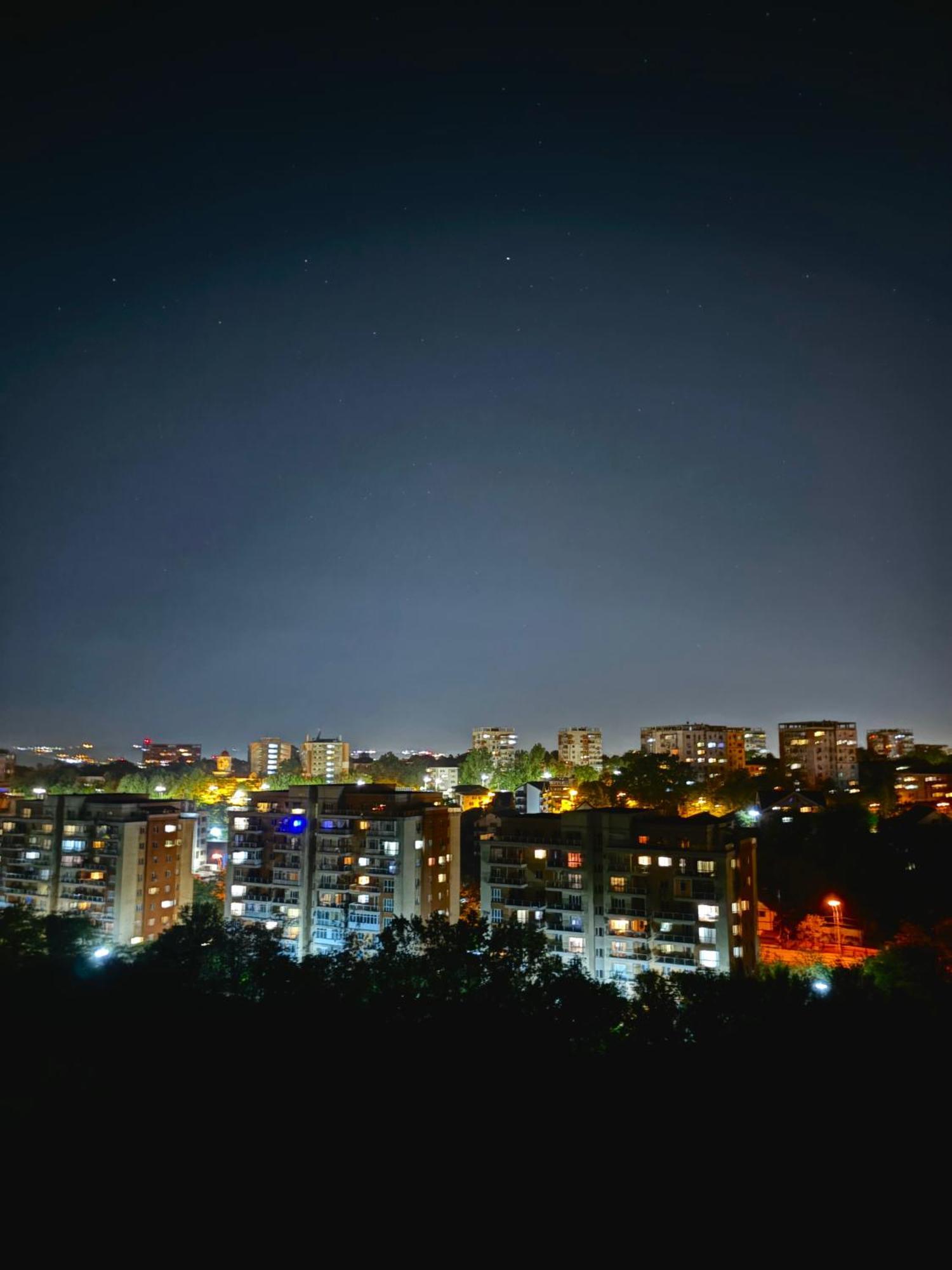 Sky View - Free Parking Apartman Jászvásár Kültér fotó