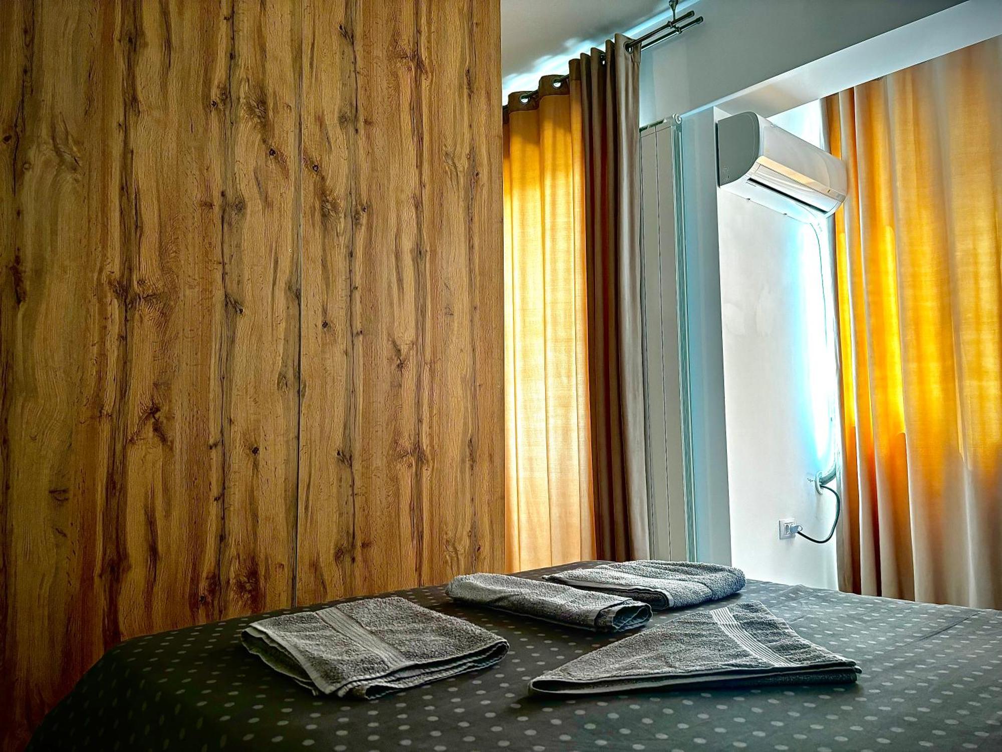 Sky View - Free Parking Apartman Jászvásár Kültér fotó