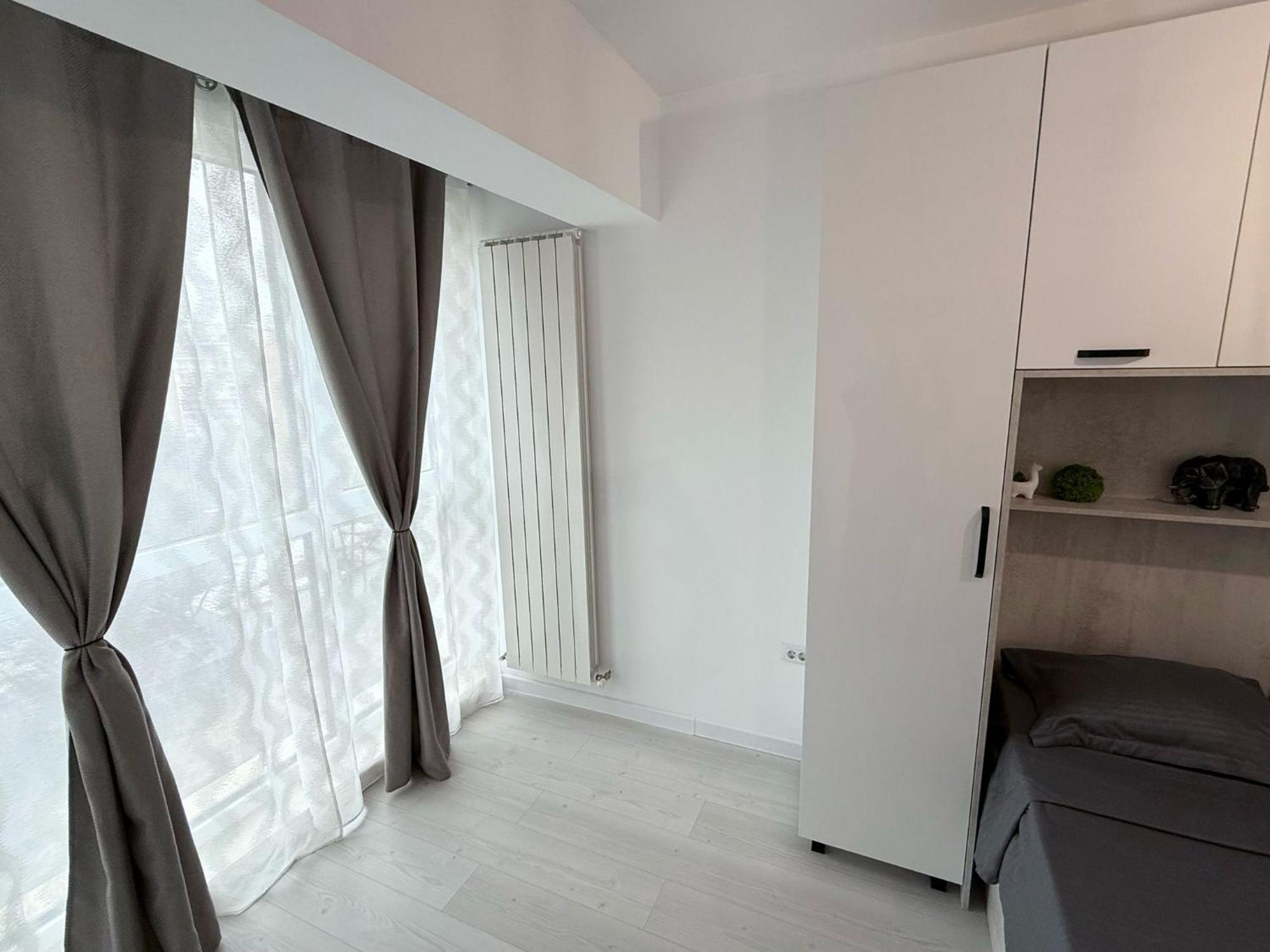 Sky View - Free Parking Apartman Jászvásár Kültér fotó