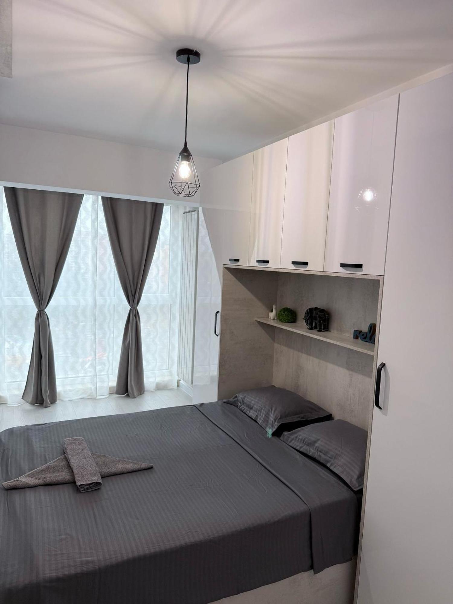 Sky View - Free Parking Apartman Jászvásár Kültér fotó