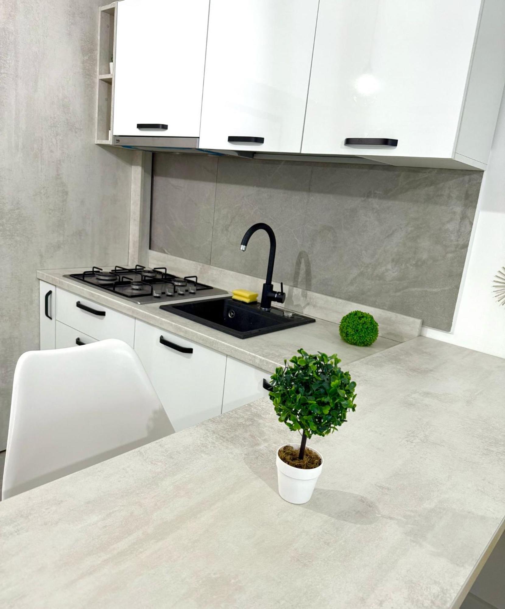 Sky View - Free Parking Apartman Jászvásár Kültér fotó
